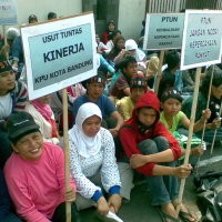 Ratusan Pendukung Synar Kembali Satroni PTUN